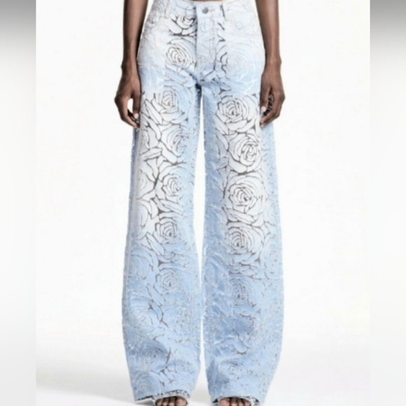 Innovare Denim Denim - NWT Innovare Denim Flower Cutout Jeans Size S (US4)